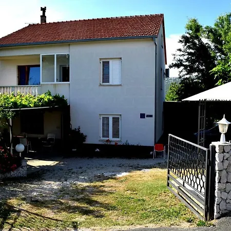 Holiday Macukin 브렐라